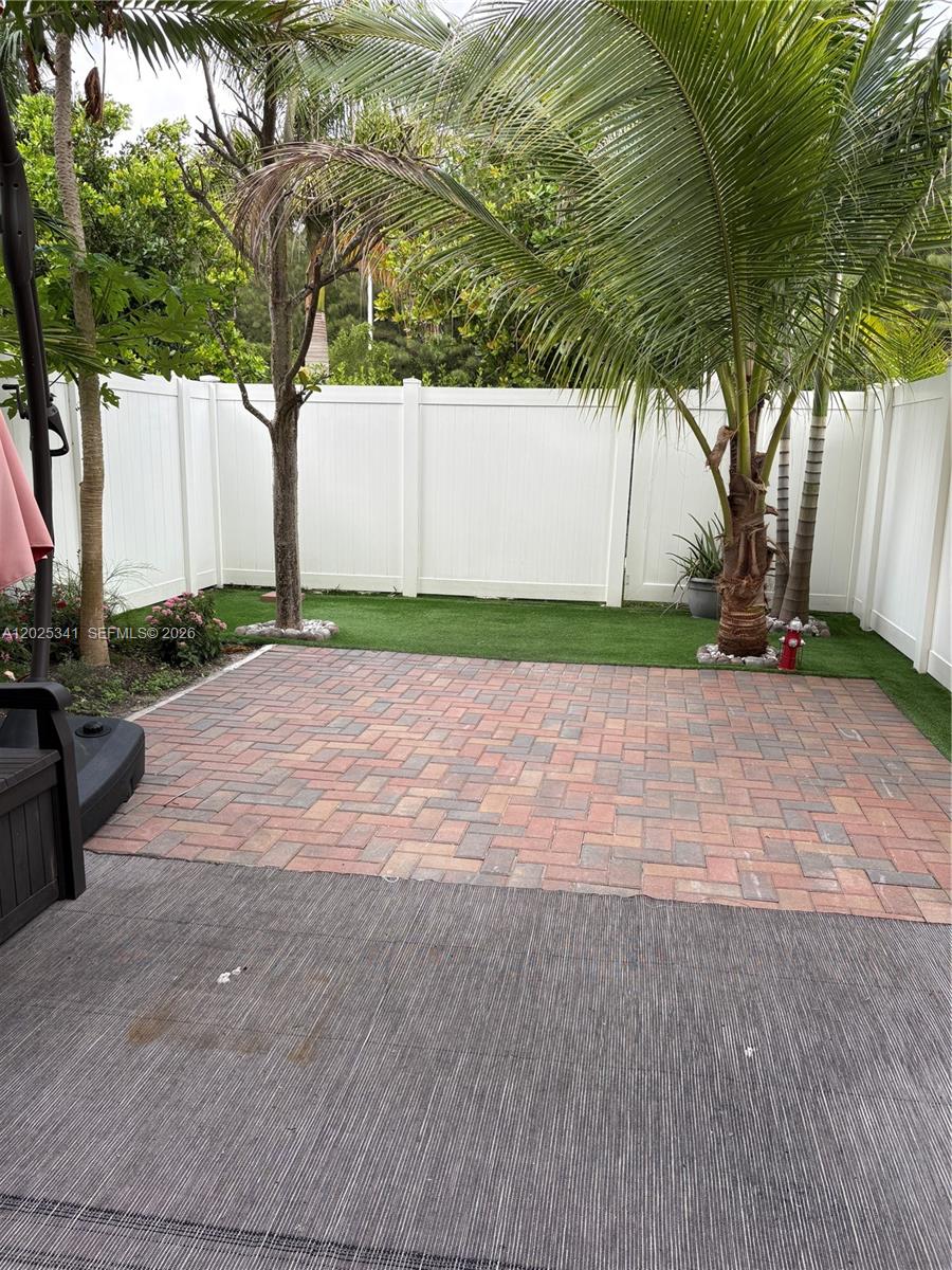AQUABELLA NORTH - Residential Lease