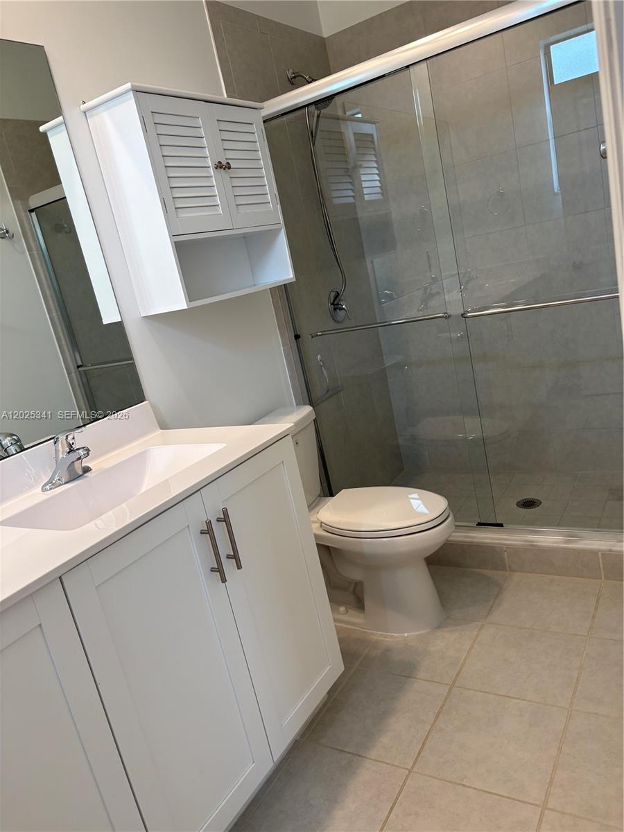 AQUABELLA NORTH - Residential Lease