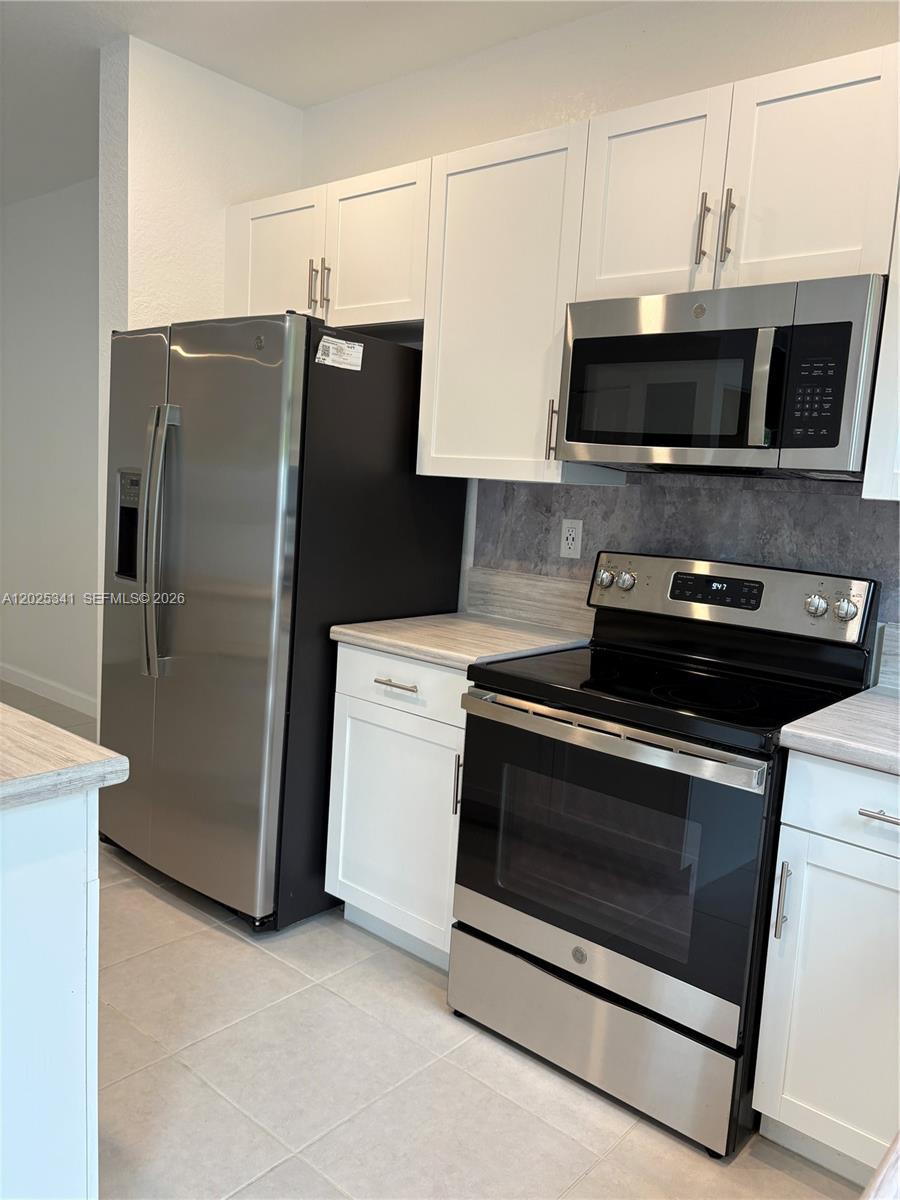 AQUABELLA NORTH - Residential Lease