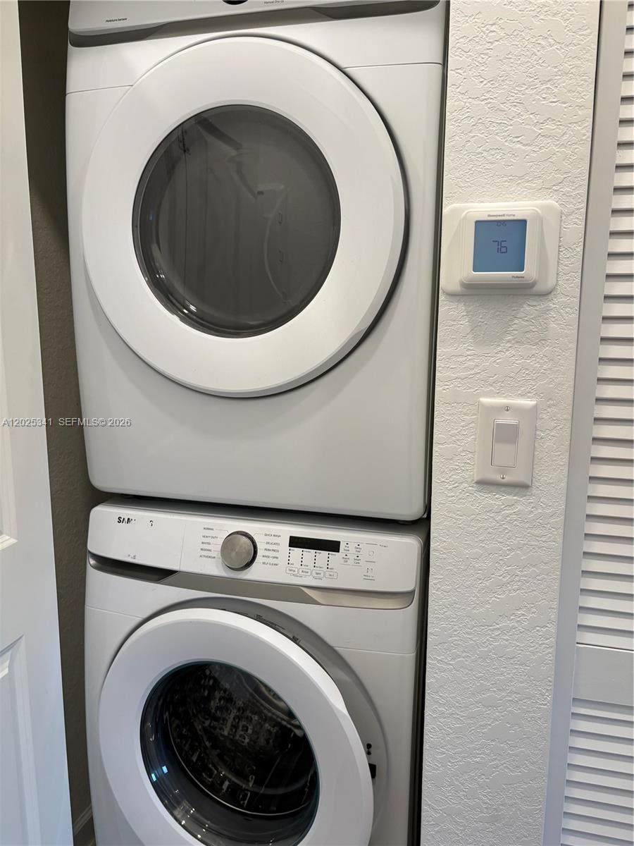 AQUABELLA NORTH - Residential Lease