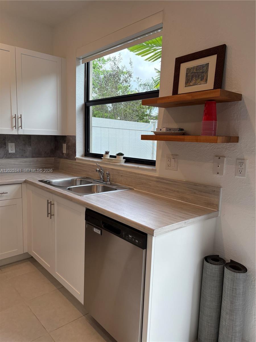 AQUABELLA NORTH - Residential Lease