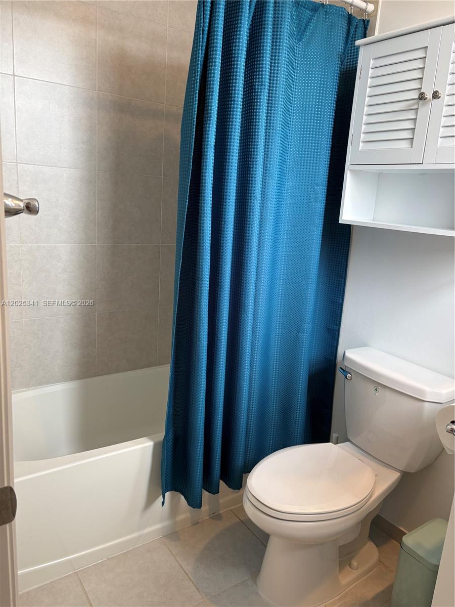 AQUABELLA NORTH - Residential Lease