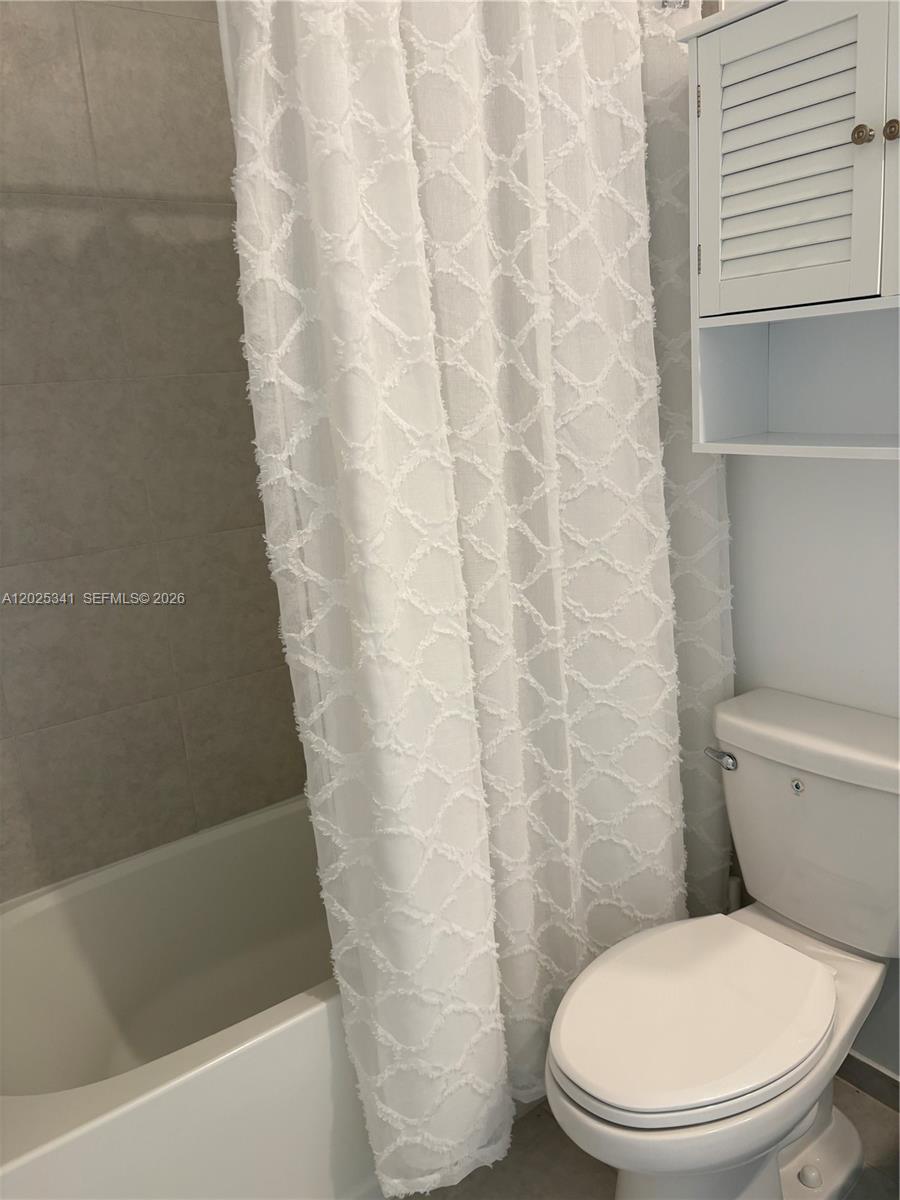 AQUABELLA NORTH - Residential Lease