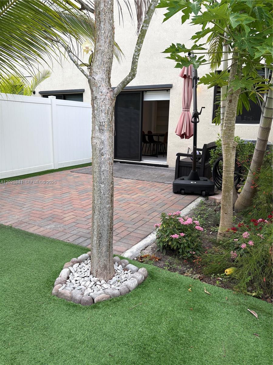 AQUABELLA NORTH - Residential Lease