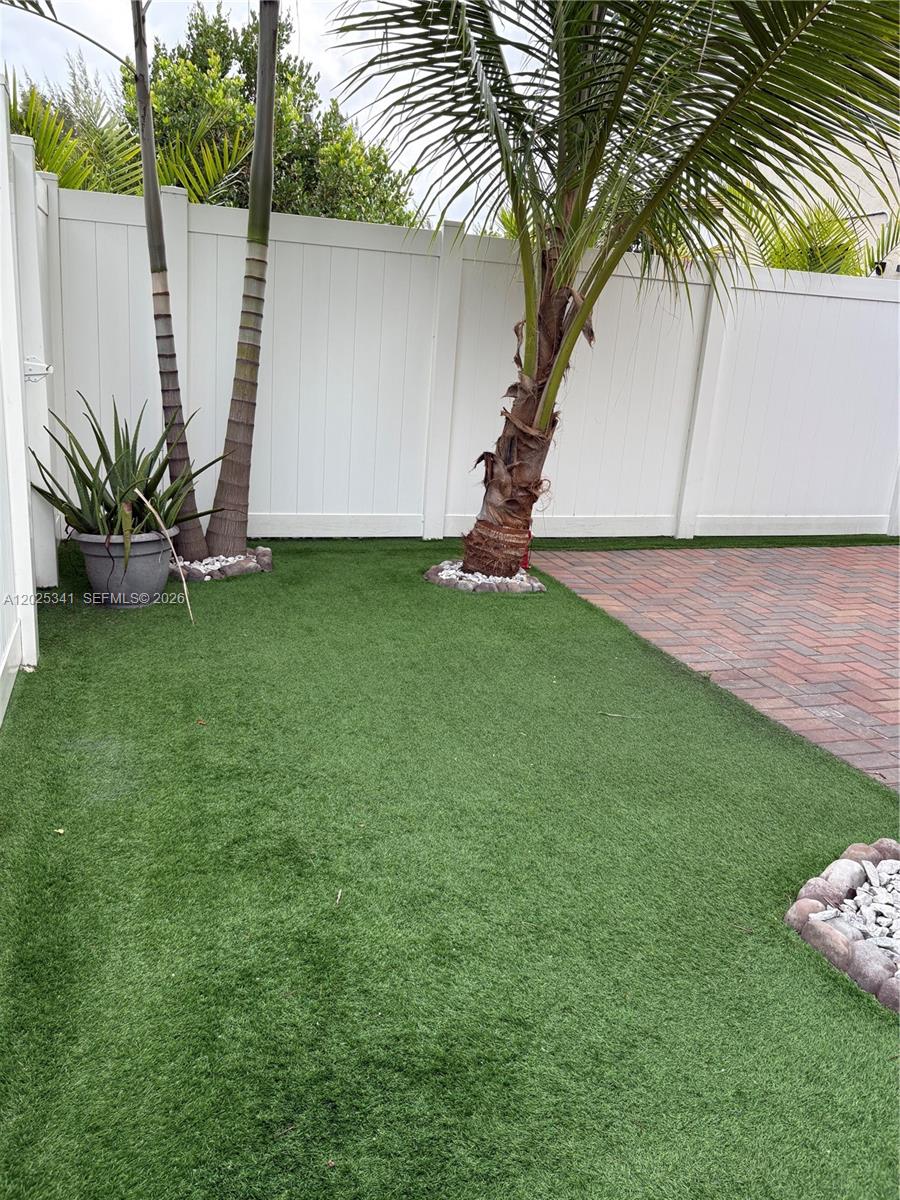AQUABELLA NORTH - Residential Lease