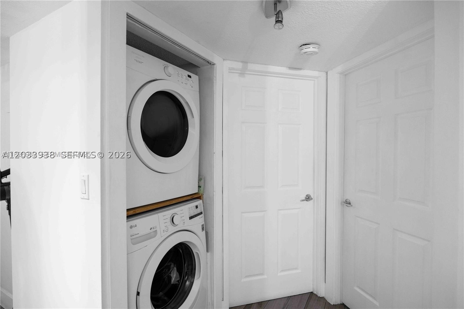VILLA REAL CONDO NO 4 - Residential Lease