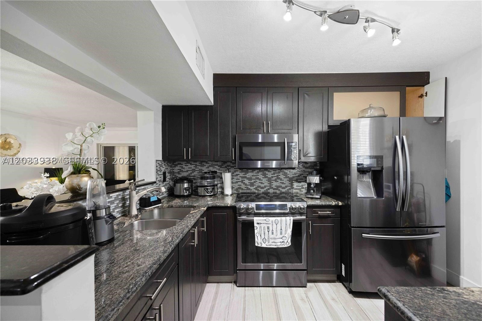 VILLA REAL CONDO NO 4 - Residential Lease