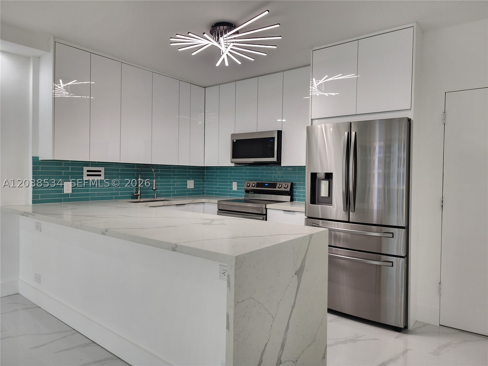 ALEXANDER TOWERS CONDO - Residential