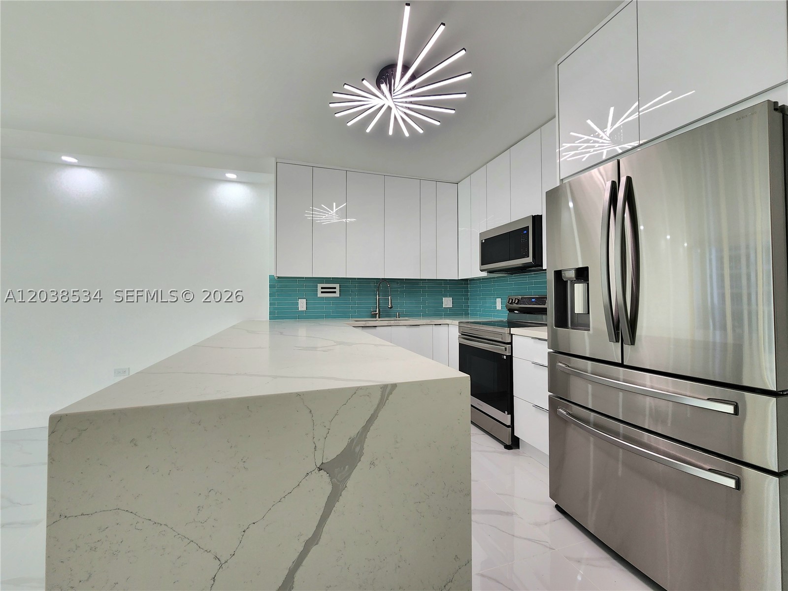 ALEXANDER TOWERS CONDO - Residential