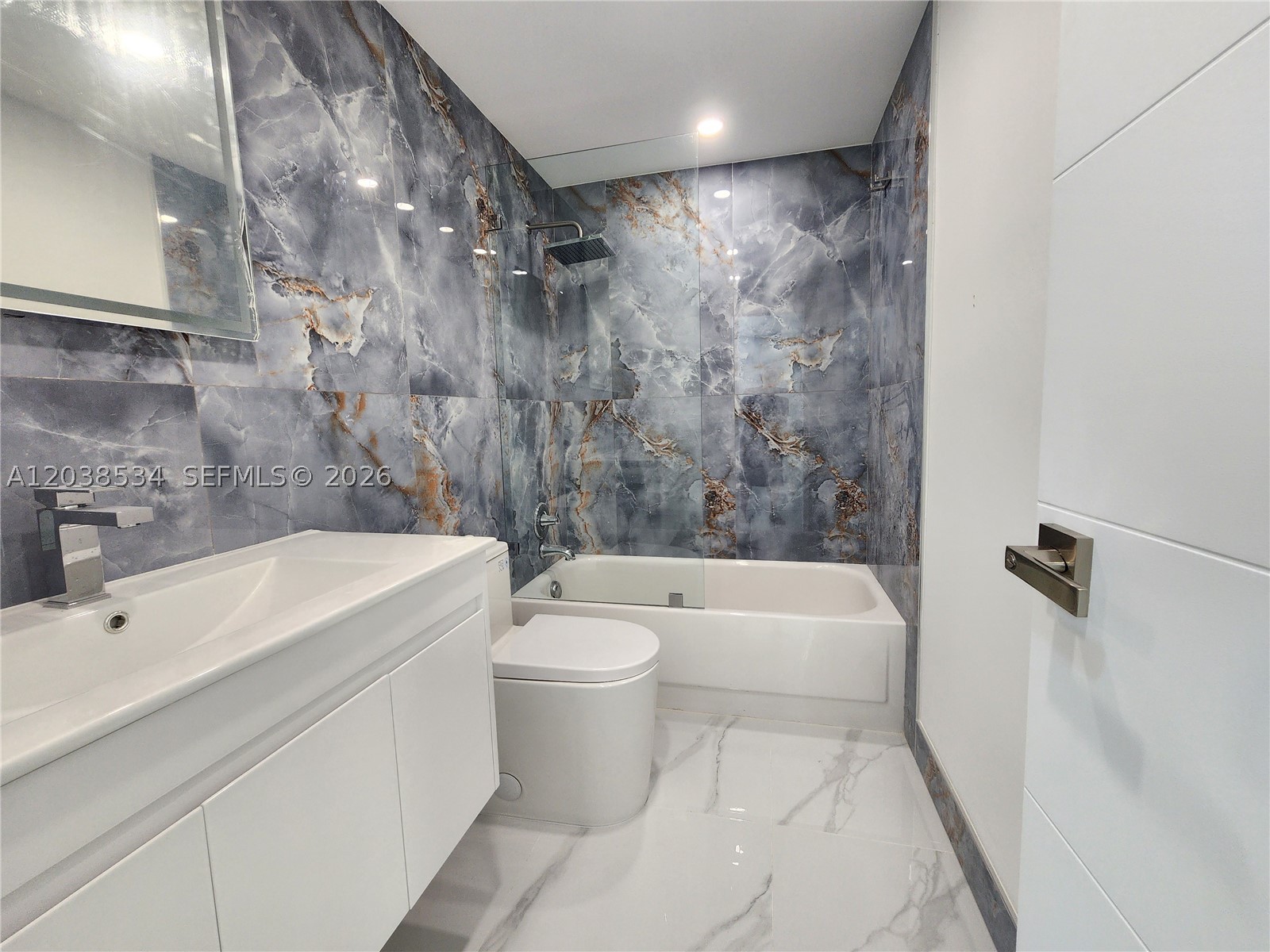 ALEXANDER TOWERS CONDO - Residential