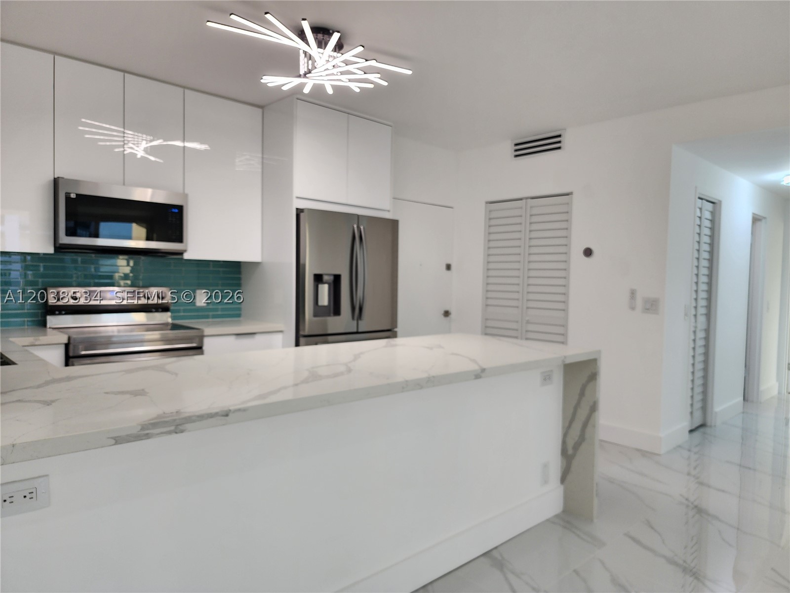 ALEXANDER TOWERS CONDO - Residential