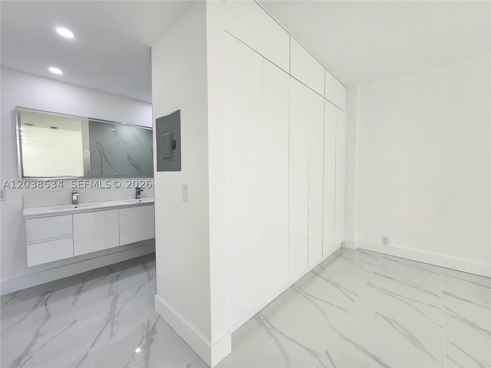 ALEXANDER TOWERS CONDO - Residential