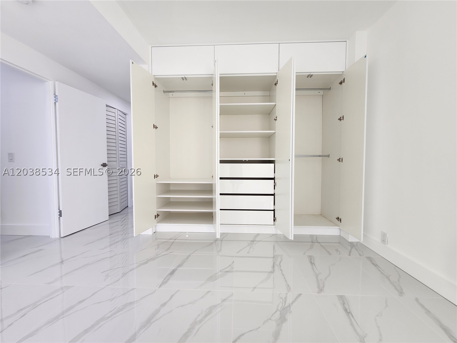 ALEXANDER TOWERS CONDO - Residential