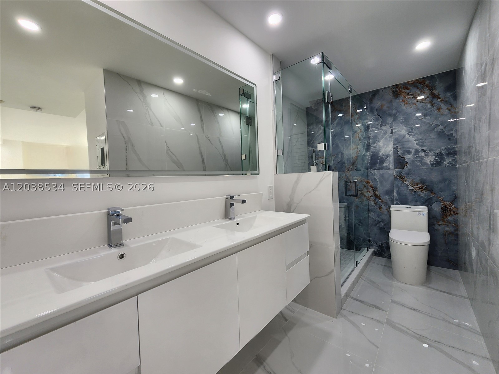 ALEXANDER TOWERS CONDO - Residential