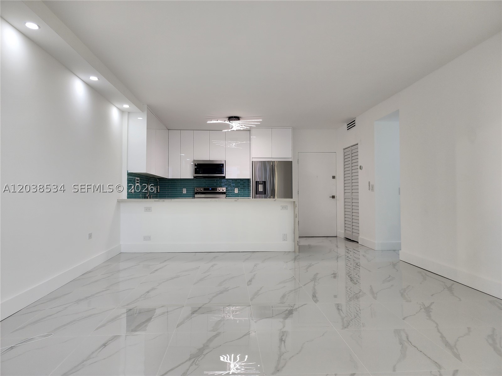 ALEXANDER TOWERS CONDO - Residential