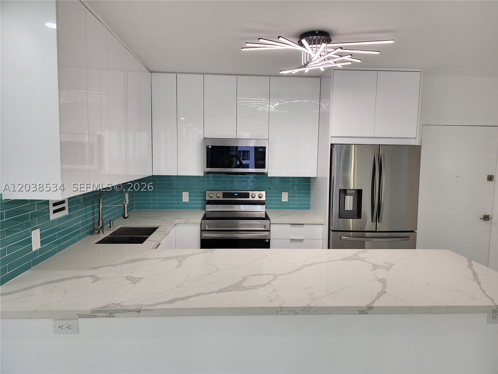 ALEXANDER TOWERS CONDO - Residential