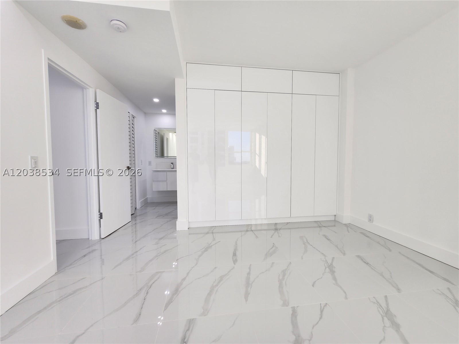 ALEXANDER TOWERS CONDO - Residential