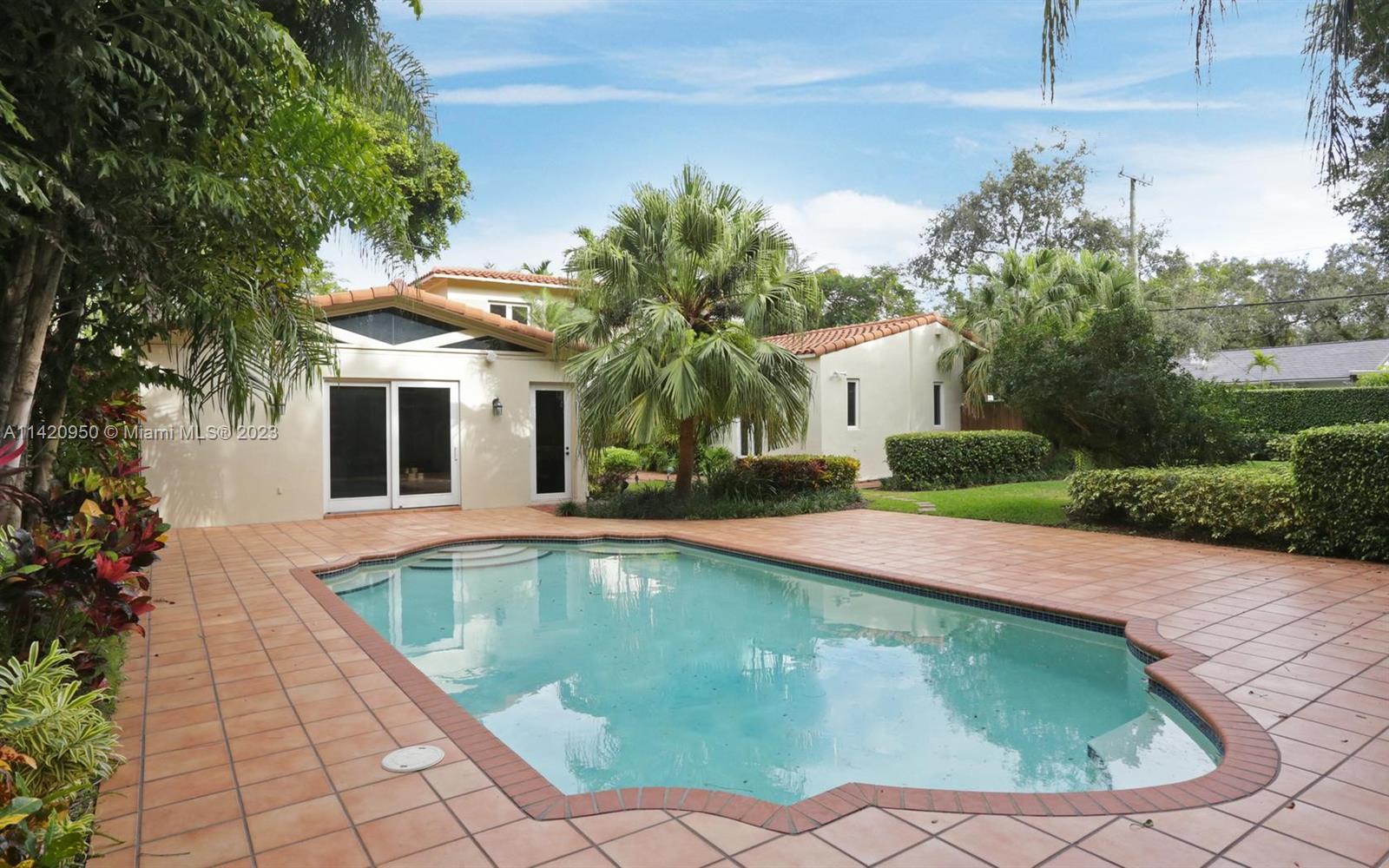SUNSHINE FRUITS CO - Residential Lease