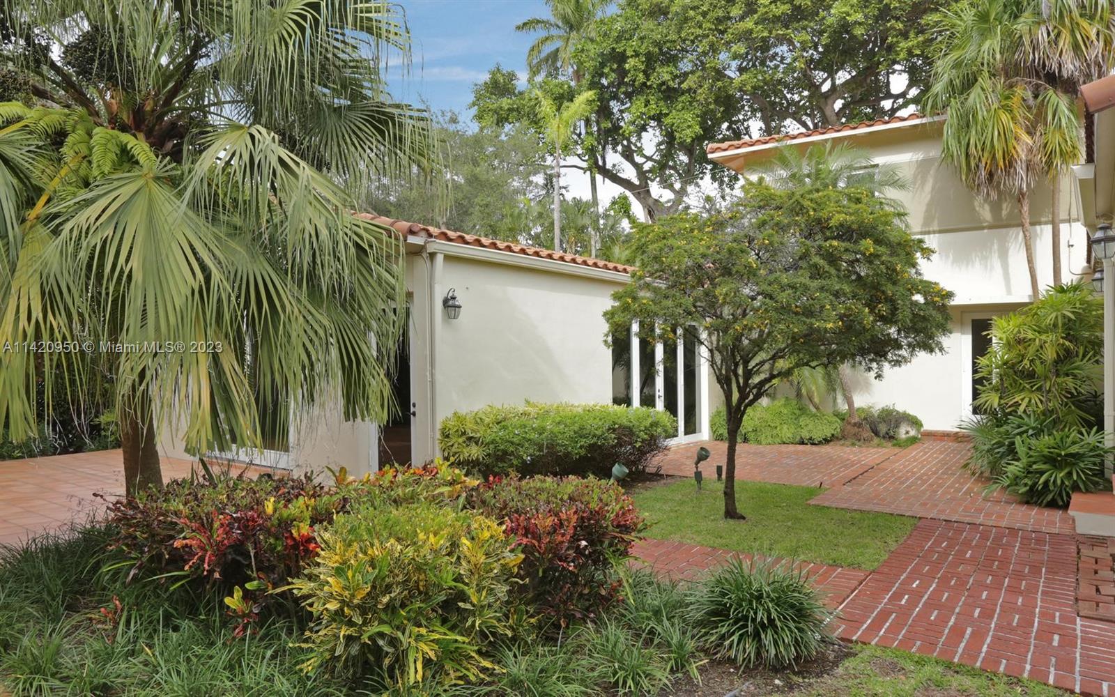 SUNSHINE FRUITS CO - Residential Lease