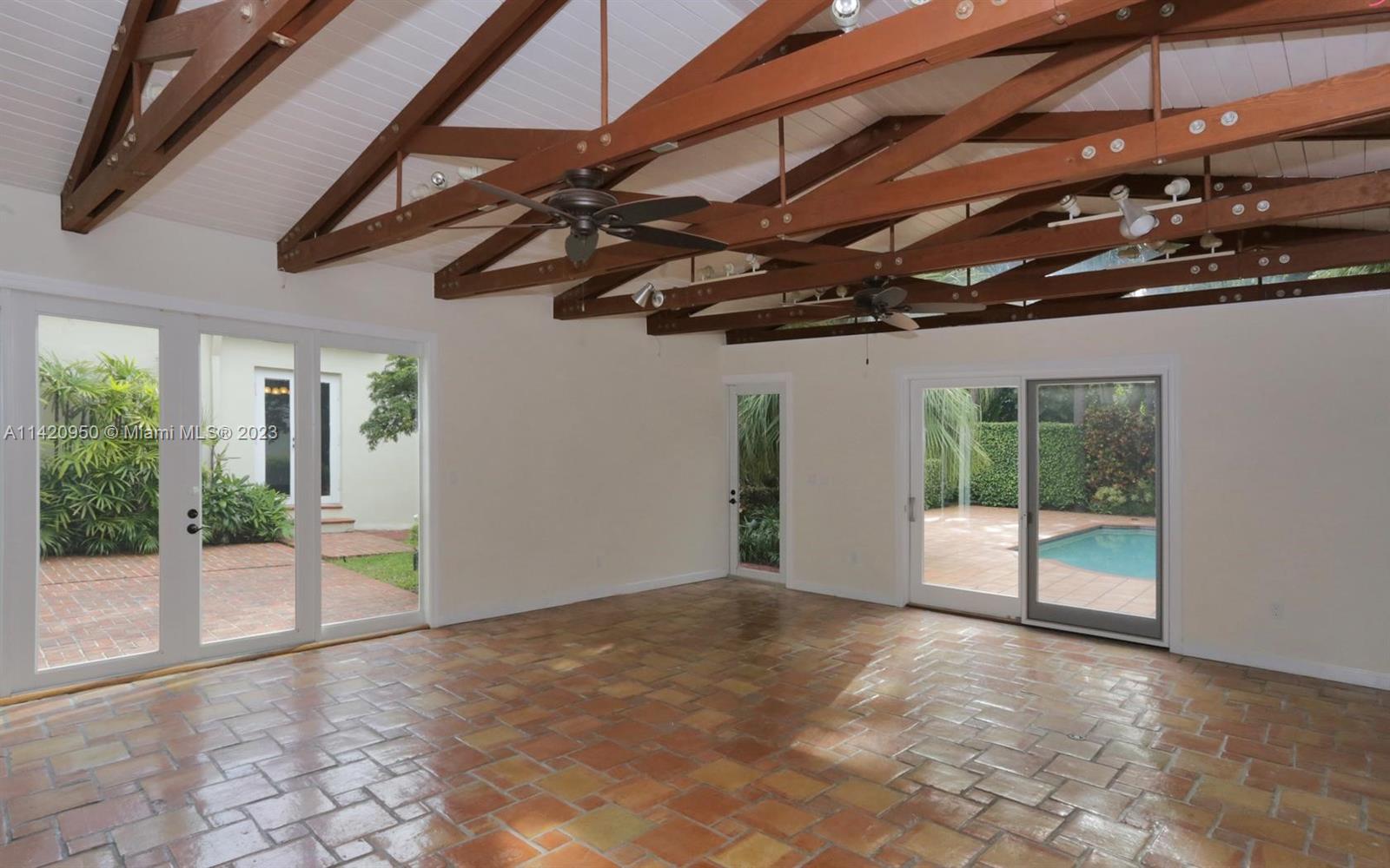 SUNSHINE FRUITS CO - Residential Lease