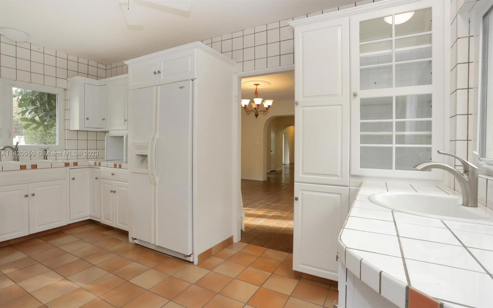 SUNSHINE FRUITS CO - Residential Lease