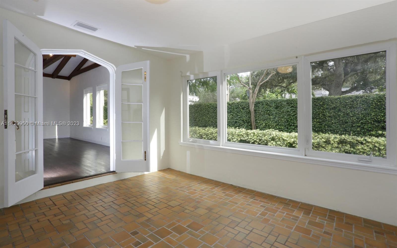 SUNSHINE FRUITS CO - Residential Lease