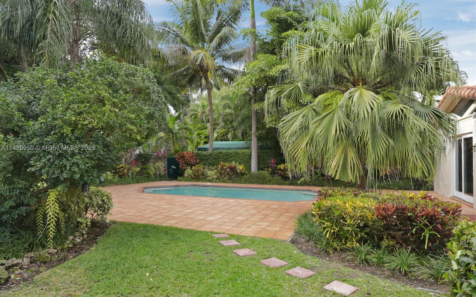 SUNSHINE FRUITS CO - Residential Lease