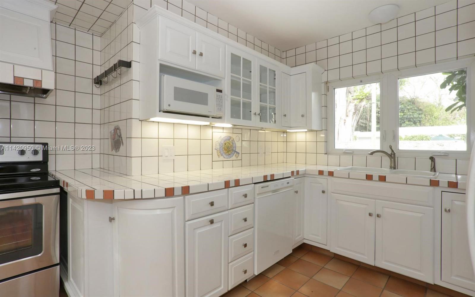 SUNSHINE FRUITS CO - Residential Lease