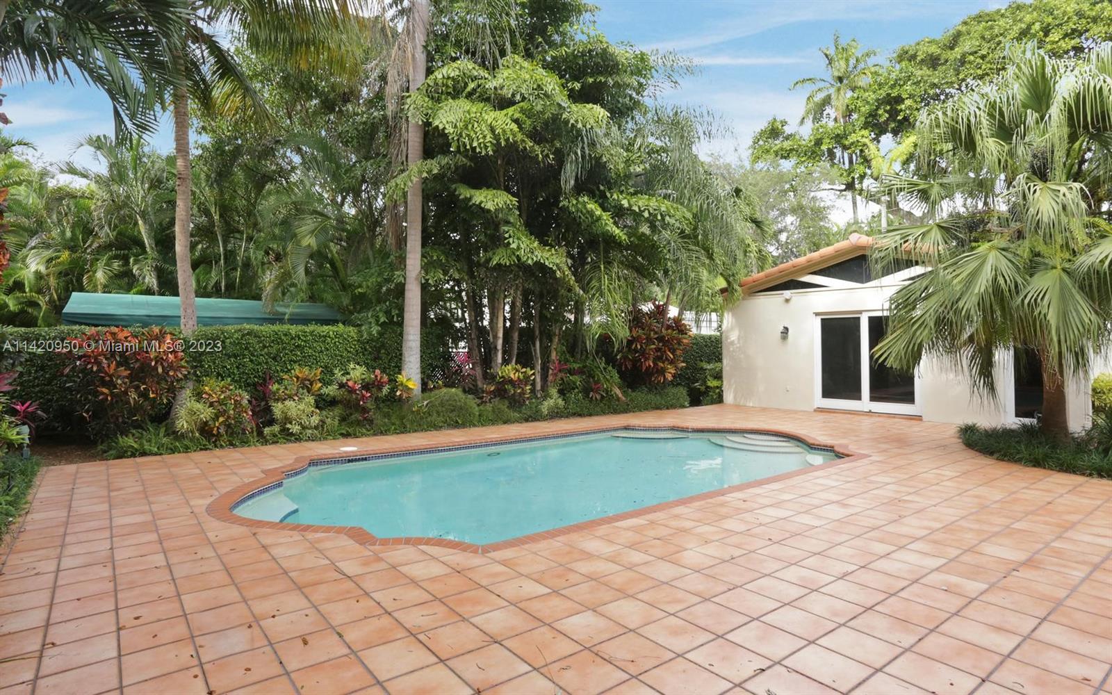SUNSHINE FRUITS CO - Residential Lease
