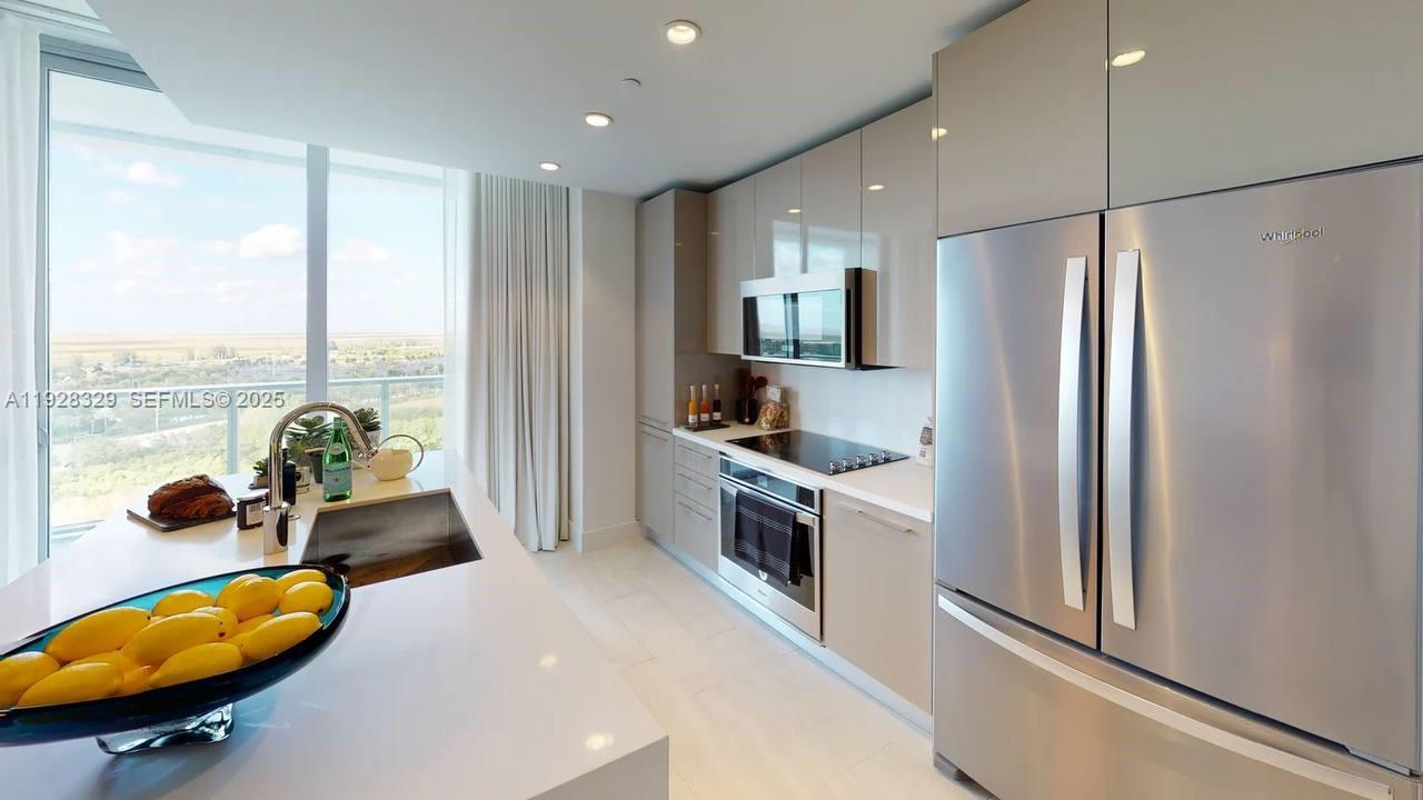 METROPICA NORTH TOWER ONE - Residential