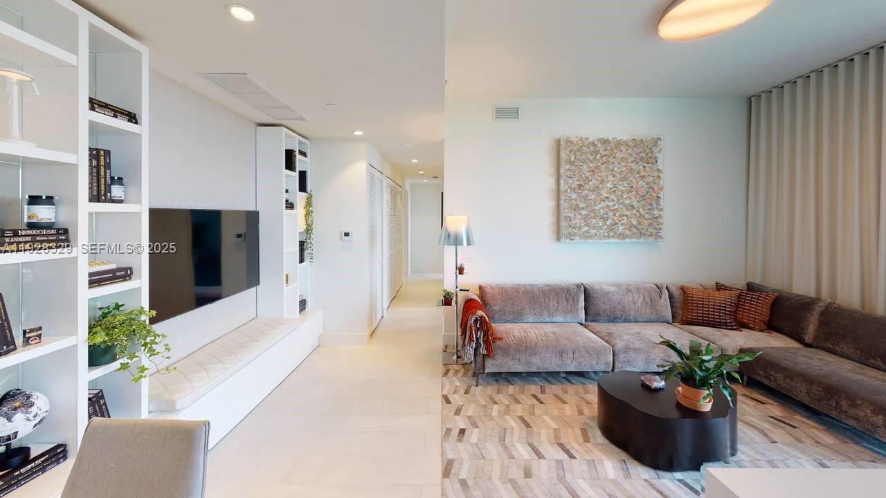 METROPICA NORTH TOWER ONE - Residential