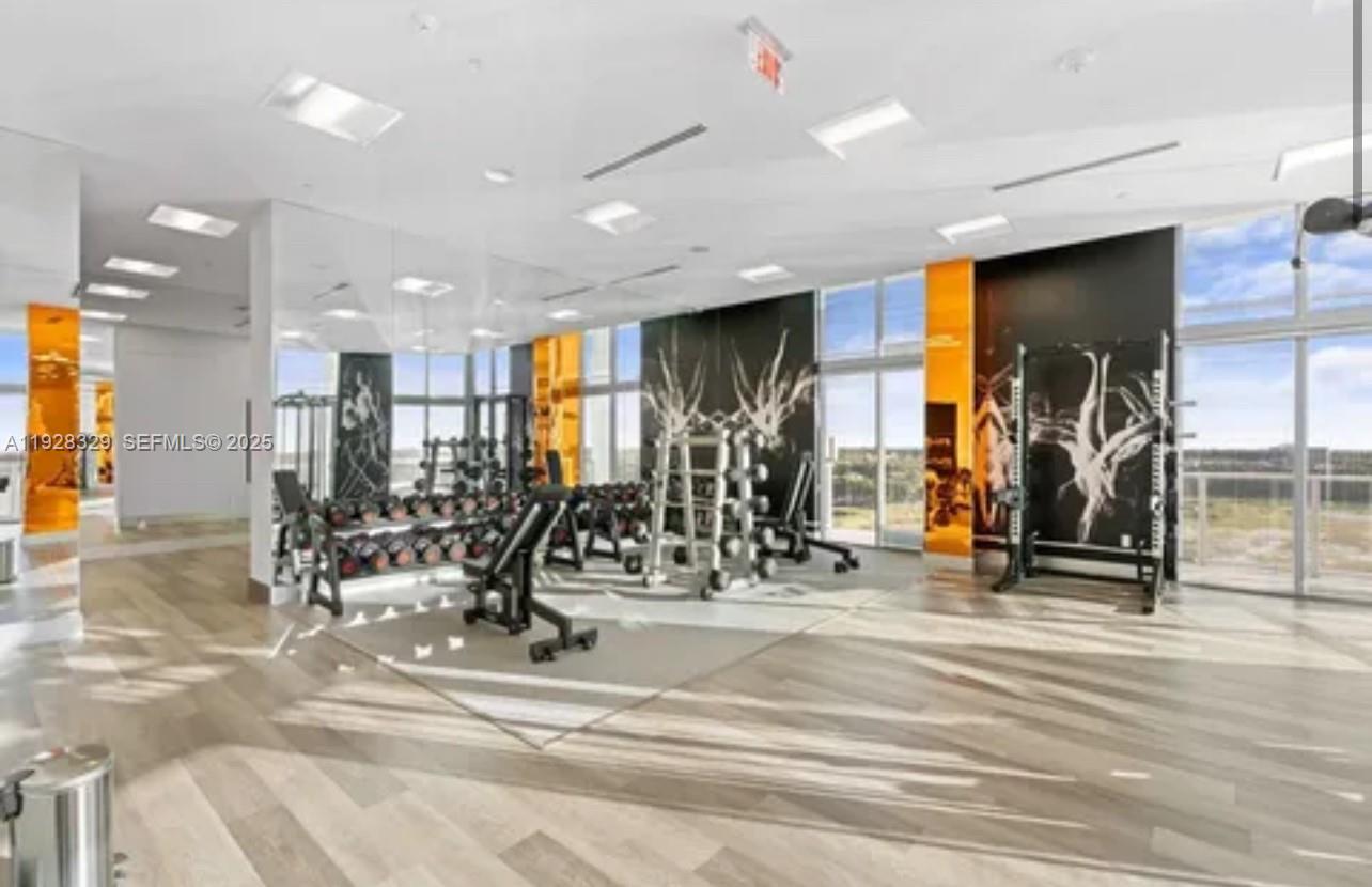 METROPICA NORTH TOWER ONE - Residential
