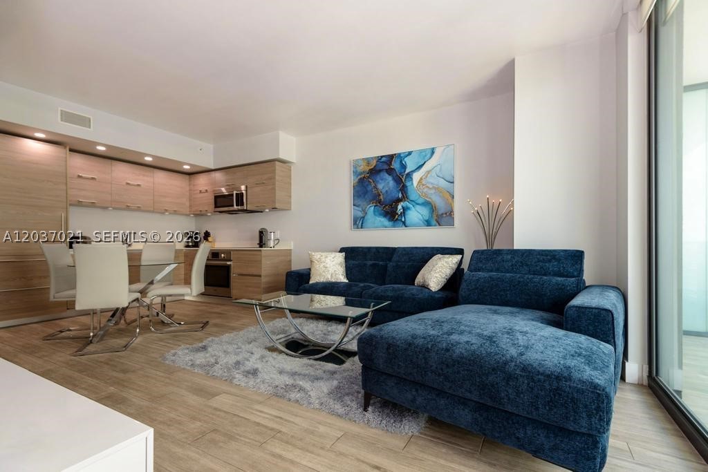Experience luxury living in one of Brickell’s most desirable addresses. This exceptional residence features one of the largest 1-bedroom floor plans in the building, offering generous living spaces and an ideal layout for both comfort and functionality.
Enjoy breathtaking water and skyline views from your private balcony, the perfect setting for morning coffee, sunset cocktails, or entertaining guests. 
Residents have access to an impressive collection of world-class, 5-star amenities, including a stunning rooftop pool, resort-style swimming pools, a full-service spa, state-of-the-art fitness center, concierge services, and acclaimed restaurants located within the building.

Perfectly situated in the vibrant center of Brickell, this residence is just steps from Brickell City Centre, fine dining, trendy cafés, nightlife, supermarkets, and everything that makes Brickell Miami’s premier urban neighborhood.

An outstanding opportunity for both end-users and investors seeking strong rental demand, prime location, and long-term value appreciation.