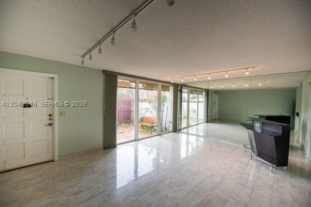 LAKE LAURA CONDO NO 2 - Residential