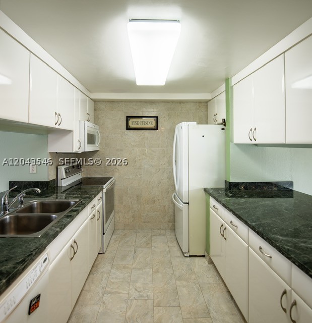 LAKE LAURA CONDO NO 2 - Residential