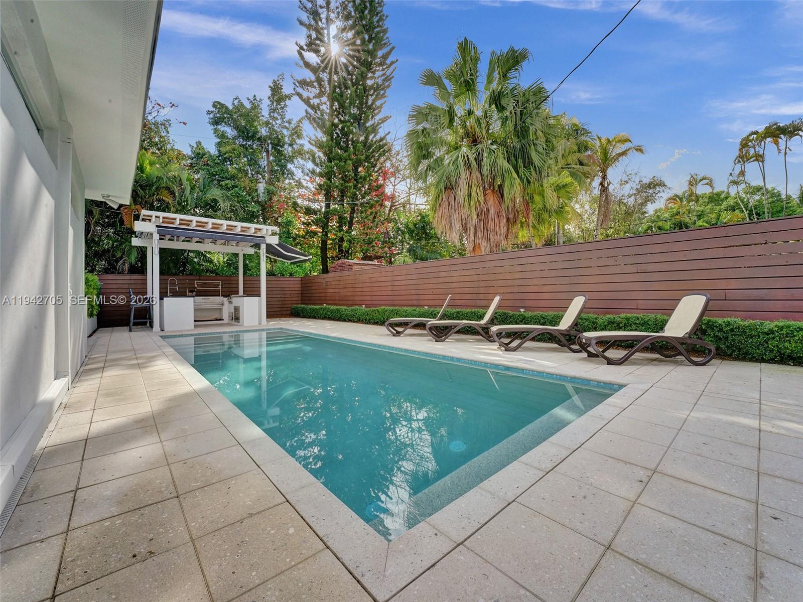 LAUDERDALE GROVES AMEN PL - Residential