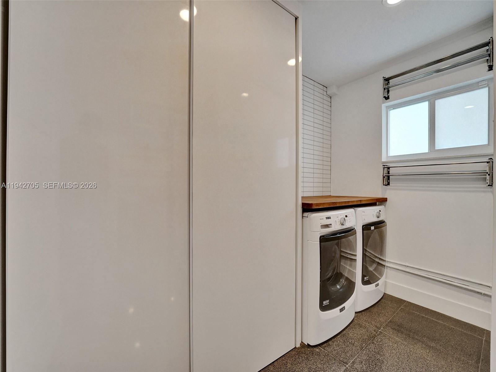 LAUDERDALE GROVES AMEN PL - Residential