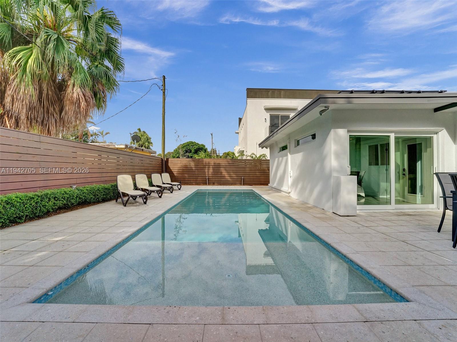 LAUDERDALE GROVES AMEN PL - Residential