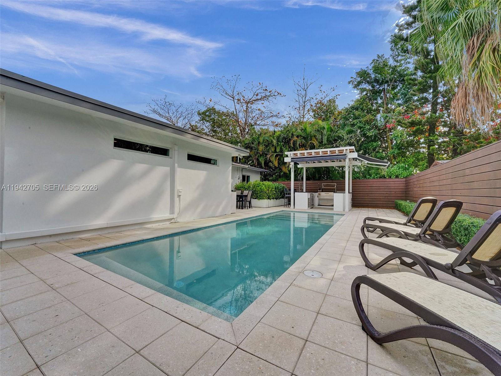 LAUDERDALE GROVES AMEN PL - Residential