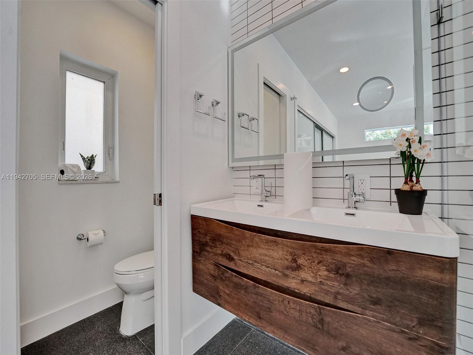 LAUDERDALE GROVES AMEN PL - Residential