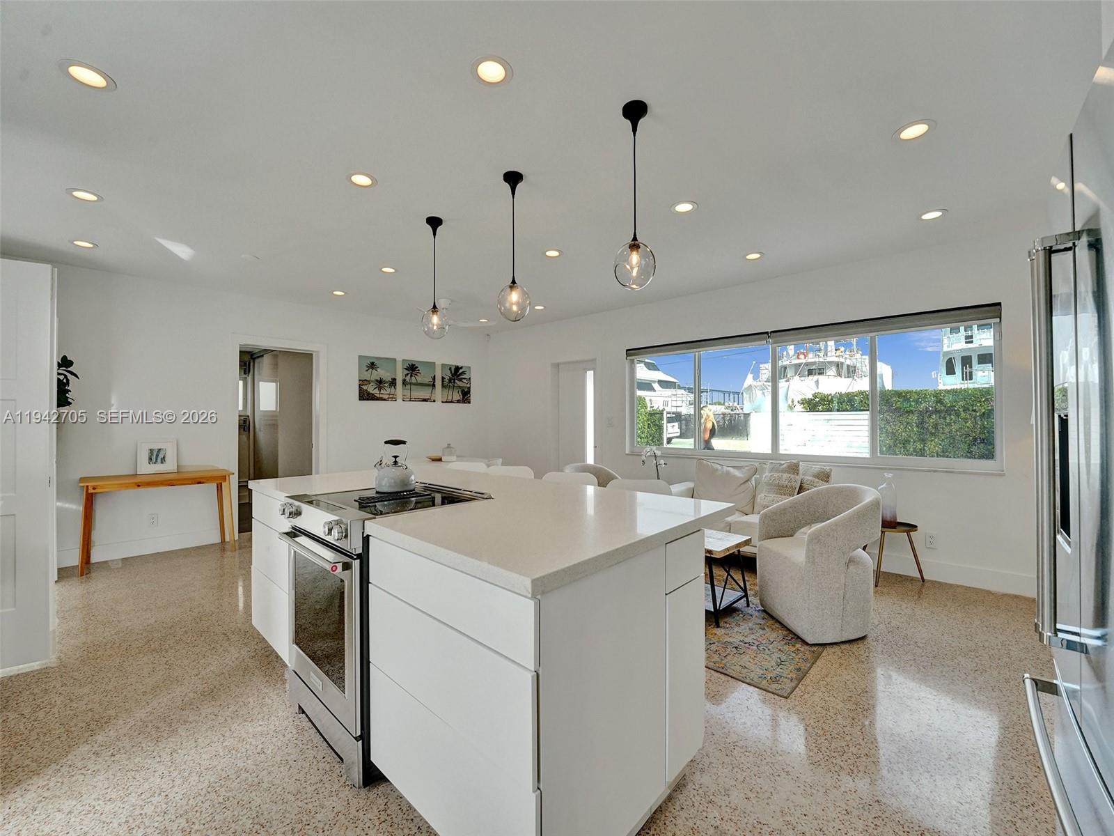LAUDERDALE GROVES AMEN PL - Residential