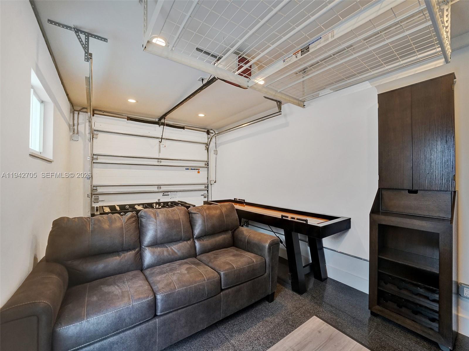LAUDERDALE GROVES AMEN PL - Residential