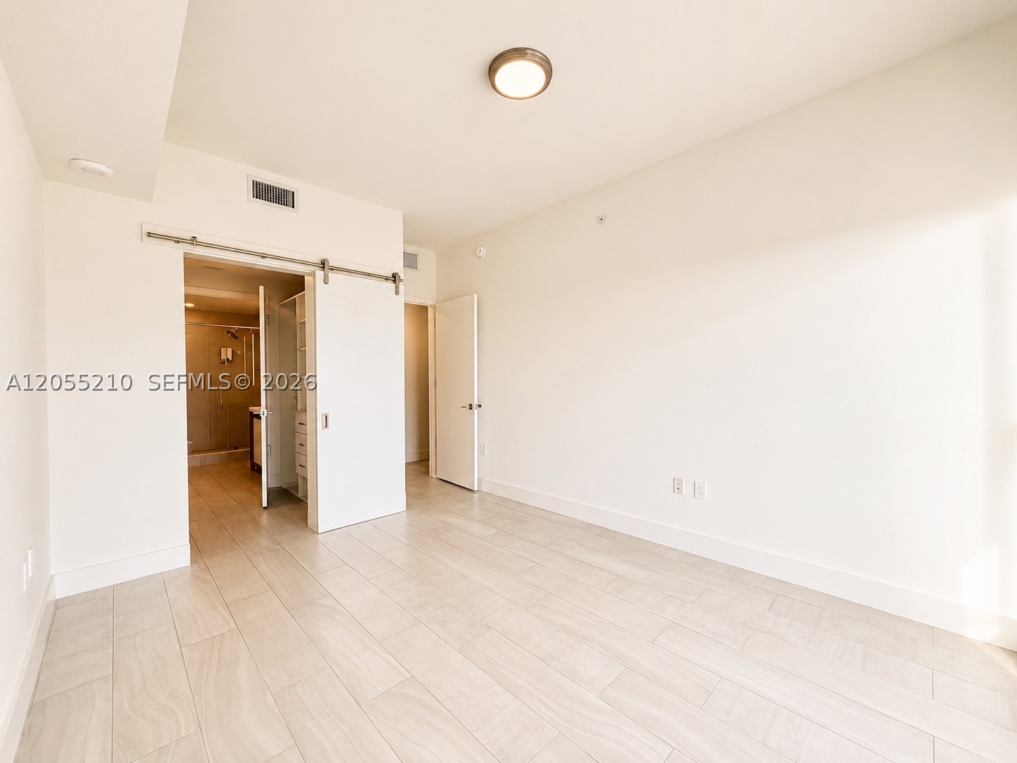 METROPICA NORTH TOWER ONE - Residential