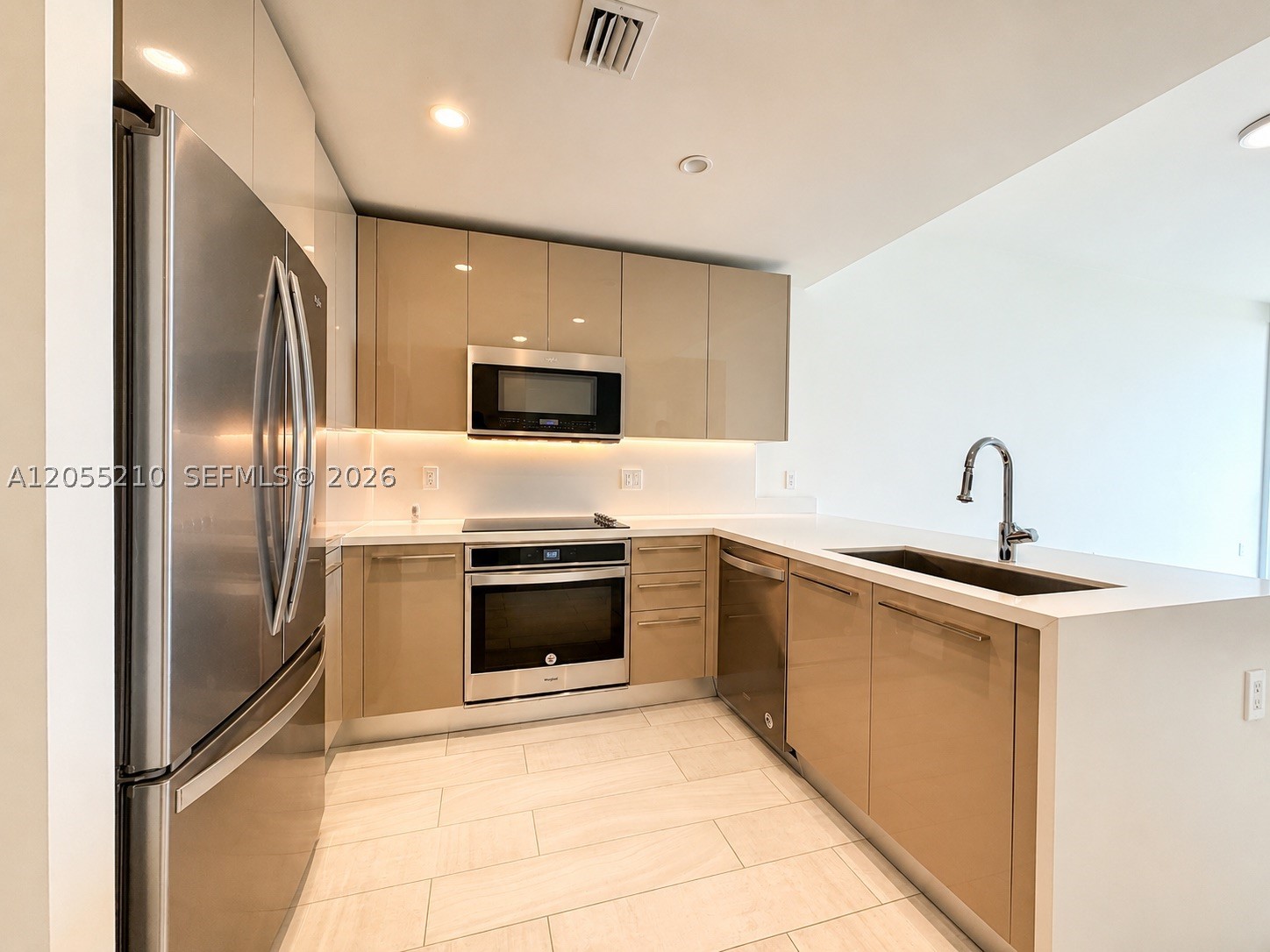 METROPICA NORTH TOWER ONE - Residential
