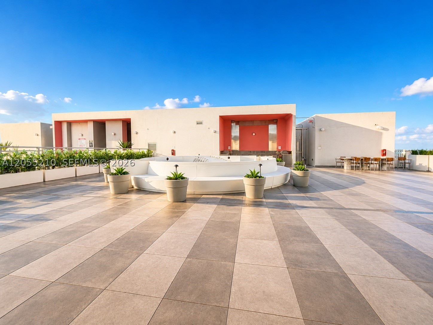 METROPICA NORTH TOWER ONE - Residential
