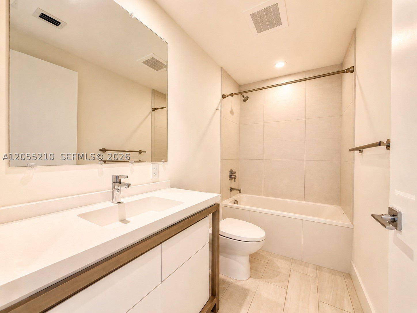 METROPICA NORTH TOWER ONE - Residential