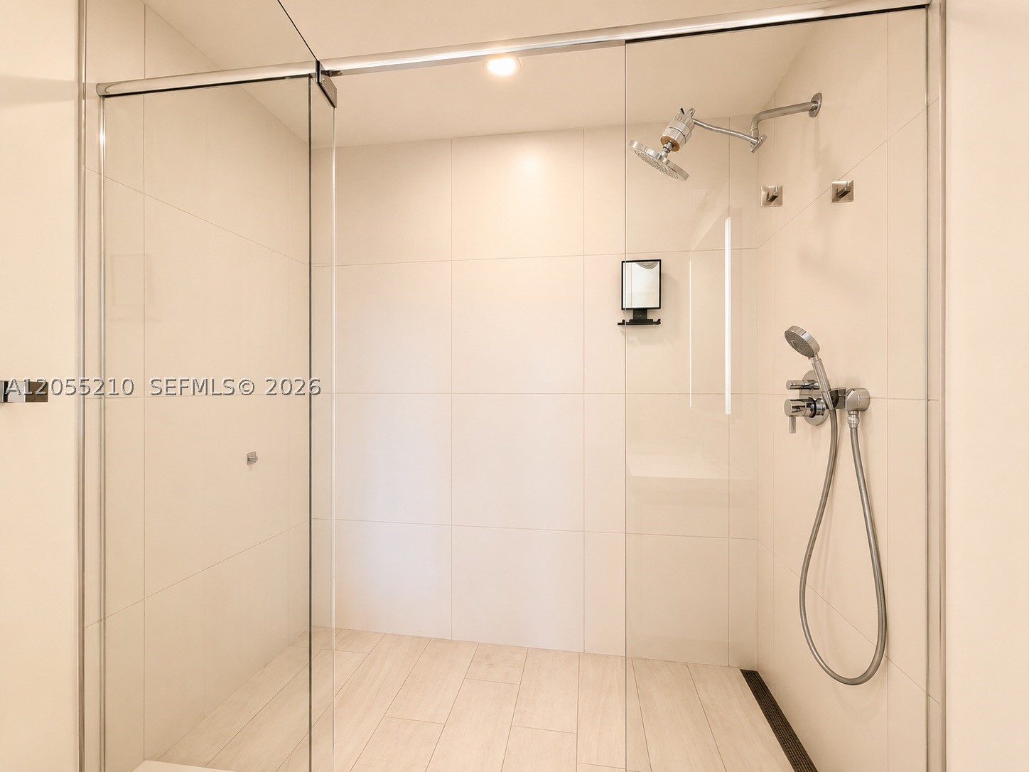 METROPICA NORTH TOWER ONE - Residential