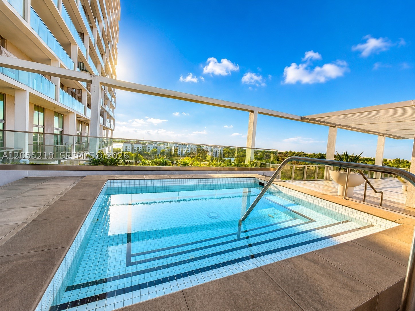 METROPICA NORTH TOWER ONE - Residential