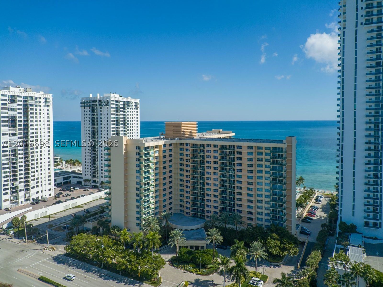 WAVE CONDO - Residential