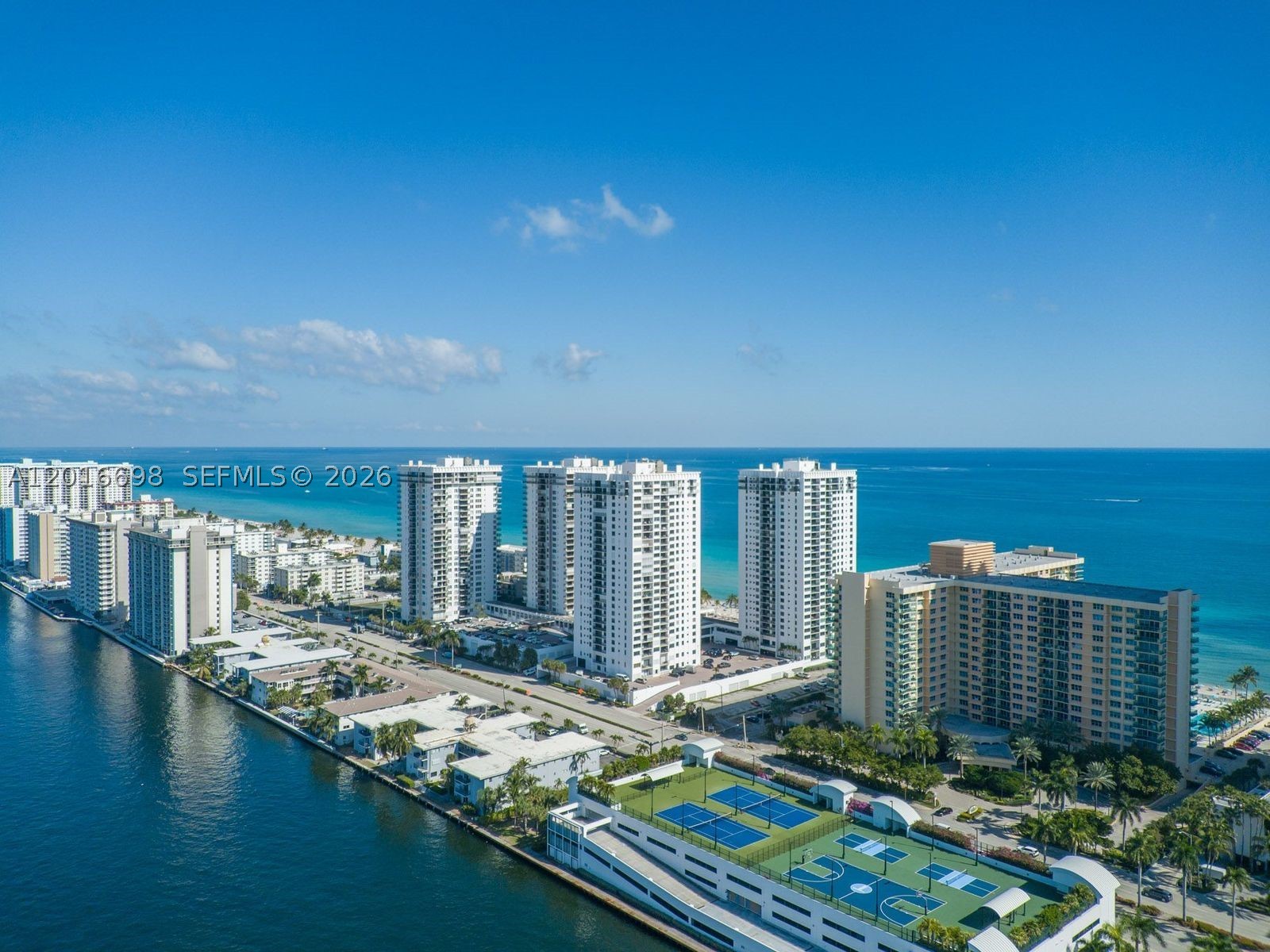 WAVE CONDO - Residential